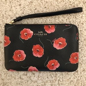 Coach Poppy Zip Wristlet F39074
